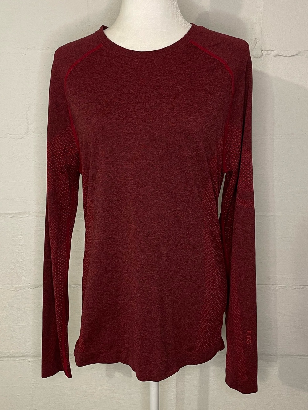 Figs Women's Long Sleeve Crewneck Top - Wine